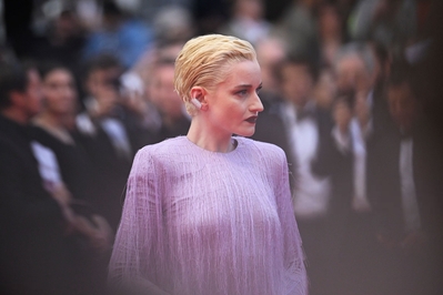 2215442845_l.jpg