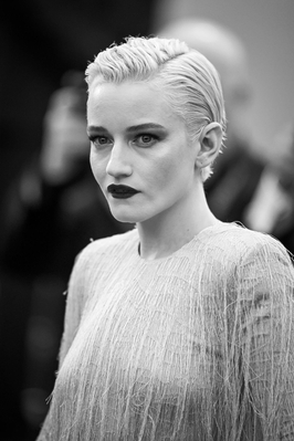 2215542001_l.jpg