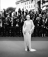 2215542002_l.jpg